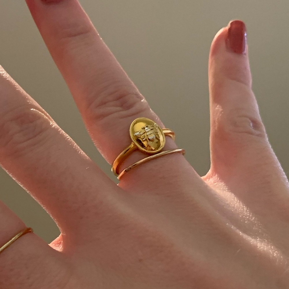 bee ring